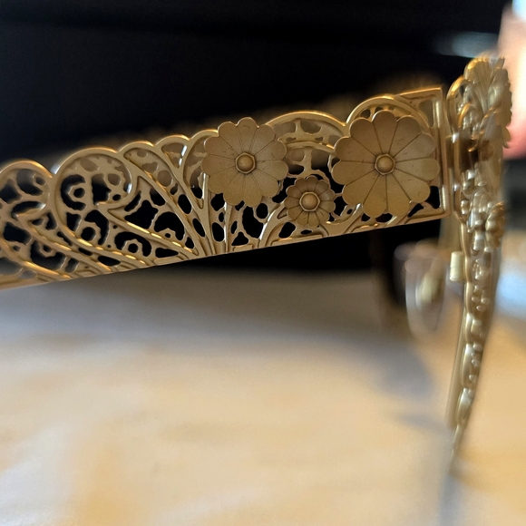 New, In Box, Dolce & Gabbana Gold Sunglasses - Picture 9 of 13